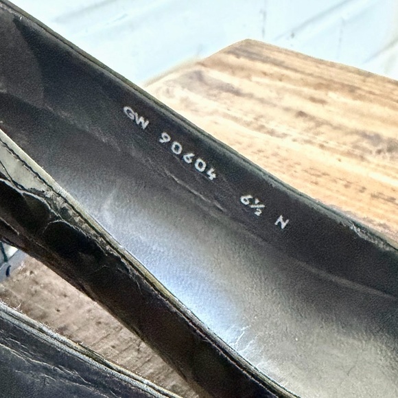 Stuart Weitzman Green Crocodile Mini Block Heels w/ Gold Accent, SZ 6.5N EUC! - Picture 7 of 9